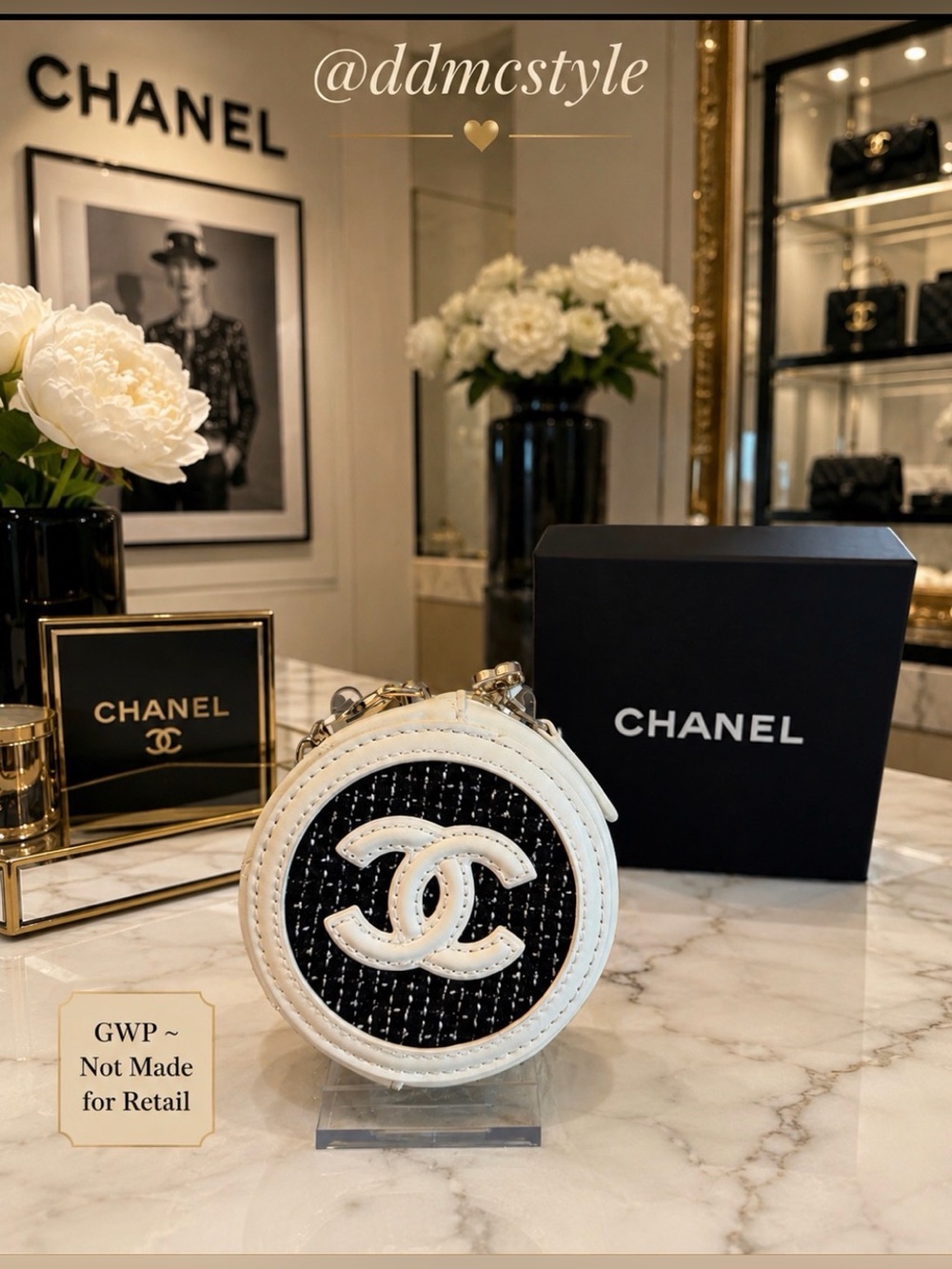 GWP for Chanel NIB Giftable  Black & White Round CC Logo Clutch
